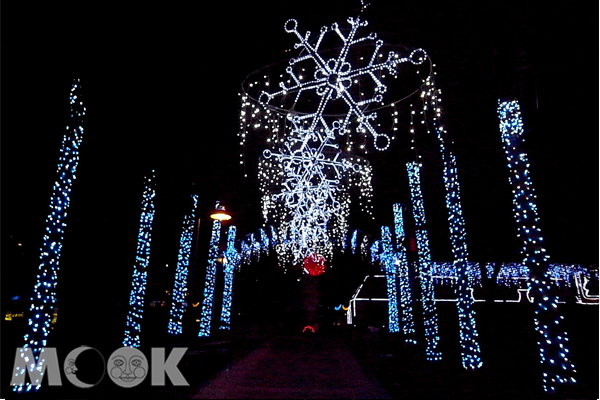 浪漫燈飾打造奇幻聖誕城。(攝影／MOOK景點家張盈盈）