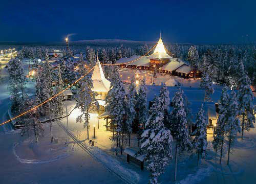 白雪皚皚的芬蘭，聖誕老人村燈光顯得十分溫暖。(圖片來源／lvyou168）