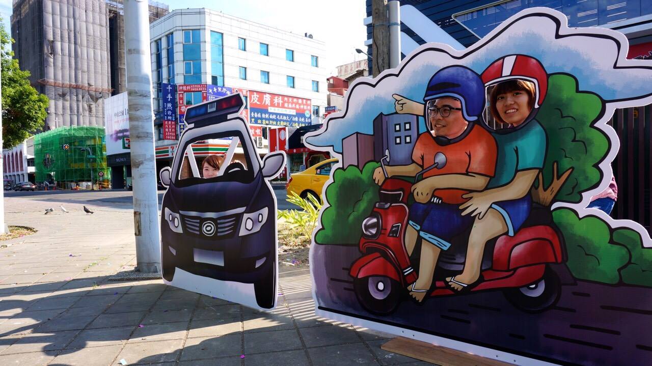 為了交通宣導，屏東縣政府特邀藝術家繪製3D圖案。(圖片來源／屏東市觀光局）