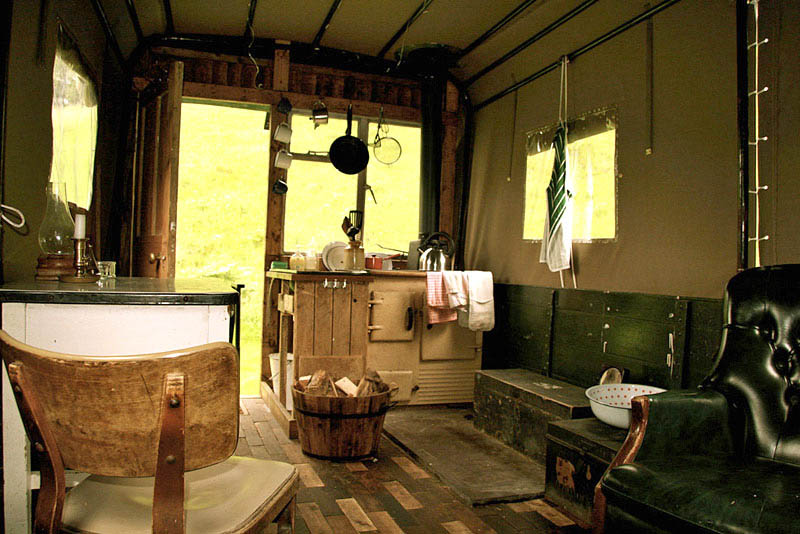 室內設有小小的廚房與水槽。(圖片來源／thecoolrepublic）