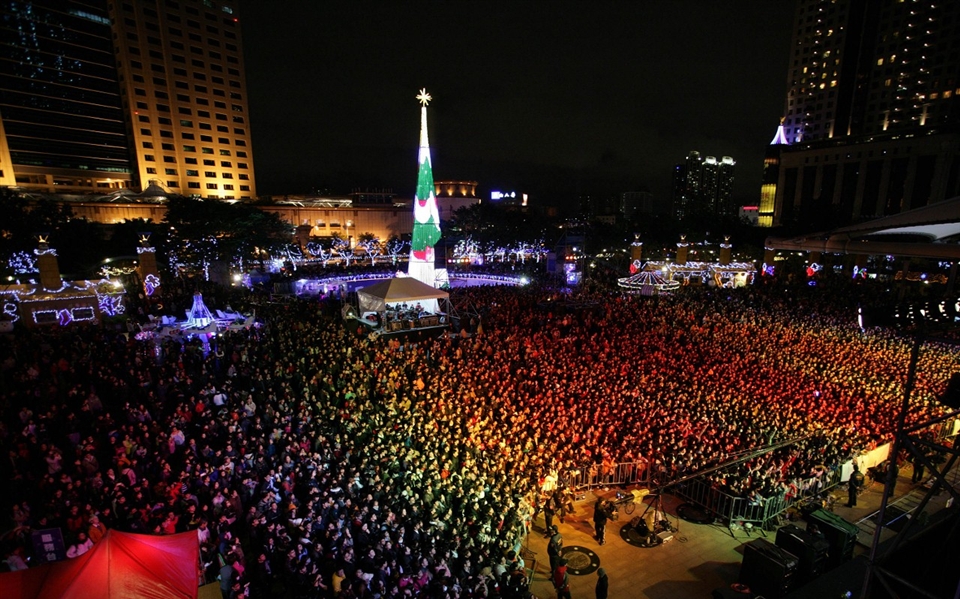 每年新北市耶誕城演唱會都吸引了大批民眾參與。(圖片來源／新北市觀光旅遊網）