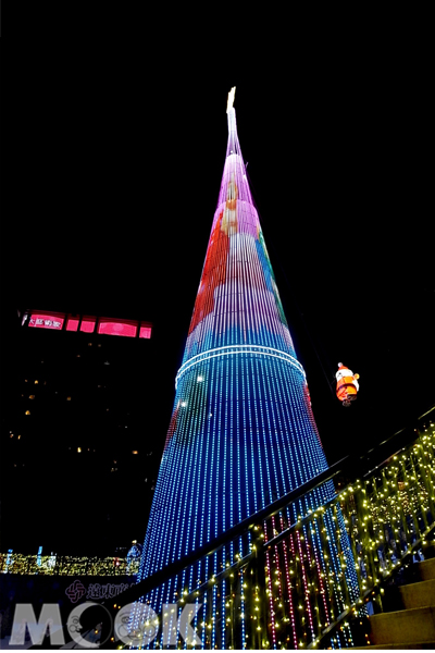 今年聖誕樹新增馬卡龍色系，讓顏色跟繽紛。(攝影／MOOK景點家張盈盈）