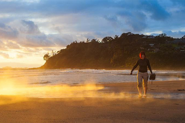 紐西蘭熱水海灘，溫熱的地下水冒出了陣陣白色熱氣。(圖片來源／ritebook）
