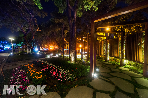 花博公園夜間浪漫花園一隅。(圖片提供／台北市農業發展基金會)