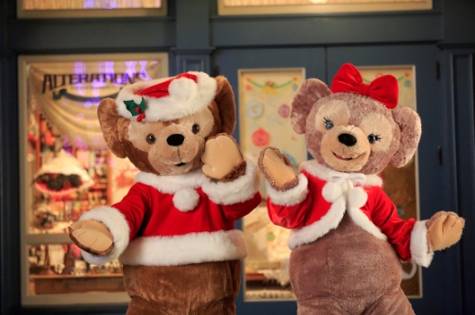 迪士尼推出了一系列全新ShellieMay的主題禮品，更準備了Duffy與ShellieMay的主題酒店房間，讓遊客享受最溫馨的聖誕假期體驗！(圖片提供／香港迪士尼樂園)