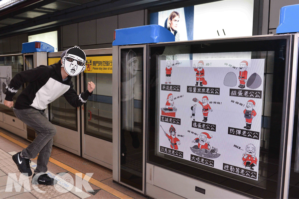 人氣插畫家畫作進駐月台，讓等捷運不再無聊。(圖片來源／臺北市政府觀光傳播局）