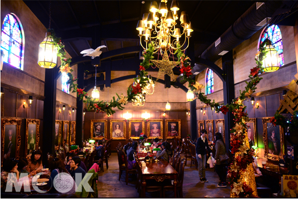 魔法餐廳也應景地換上了聖誕飾品。(攝影／MOOK景點家廖啟佑）