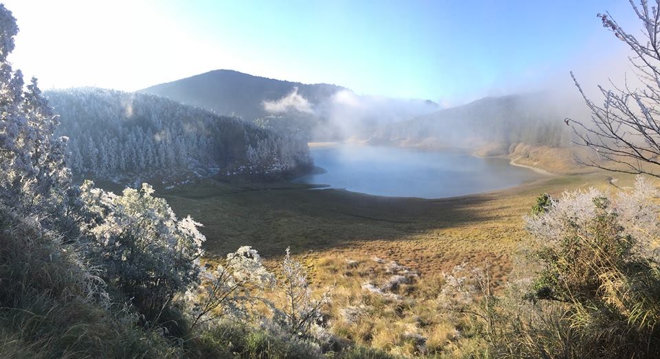 晨間翠峰湖，雲霧未散，如置身仙境般美好。(圖片來源／太平山．森動一世紀系列活動　攝影／鄭小方）