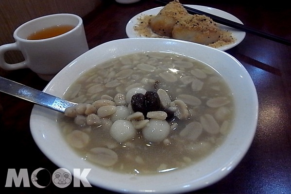 花生湯搭配燒麻糬，是冬天最受歡迎的招牌組合。(攝影／MOOK景點家張盈盈）