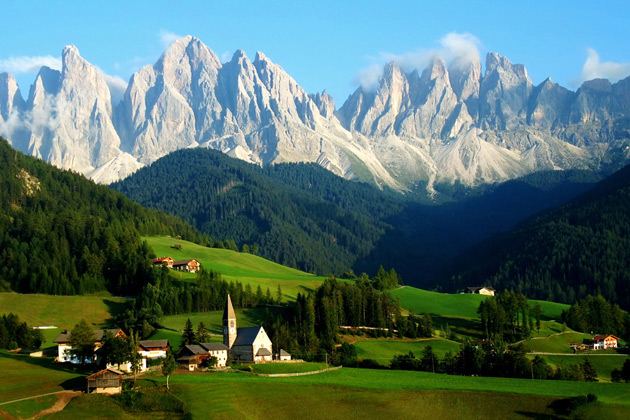 奧地利接壤阿爾卑斯山，可以欣賞群山風光。(圖片來源／travel55）
