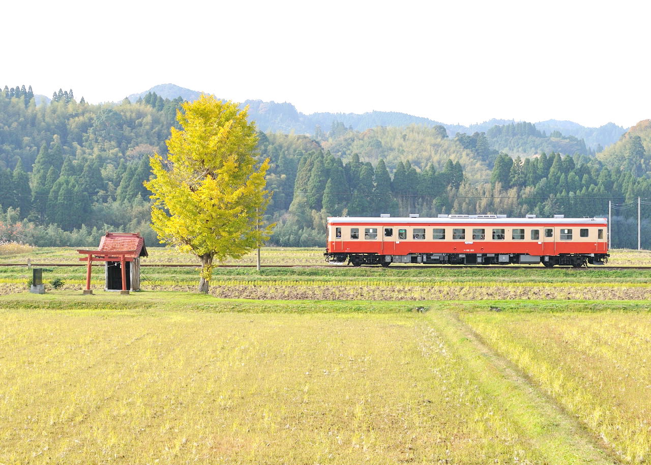 鐵道沿途田園景緻恬靜而美好。(圖片來源／cappuccino4623 ）