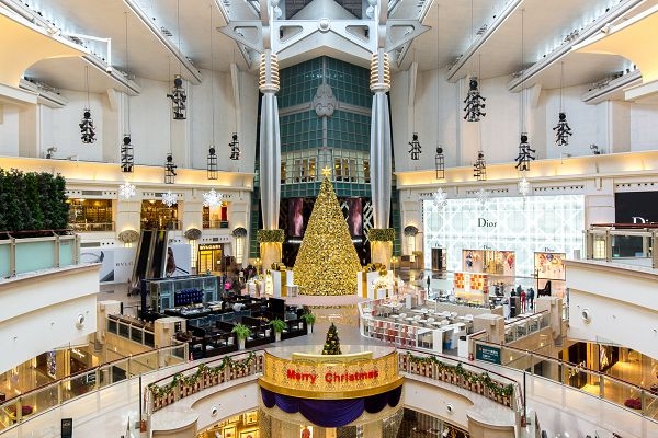 4樓都會廣場的文創聖誕樹，高12米，華麗典雅，相當吸睛。(圖片來源/TAIPEI 101)
