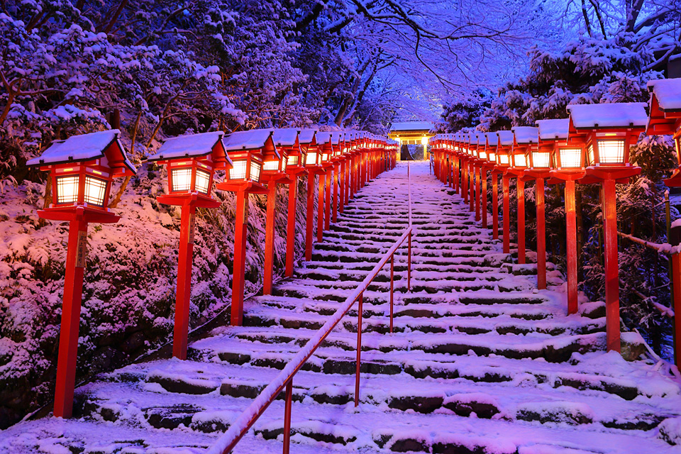 貴船神社實施下雪特別點燈措施。(圖片來源／imamiya）
