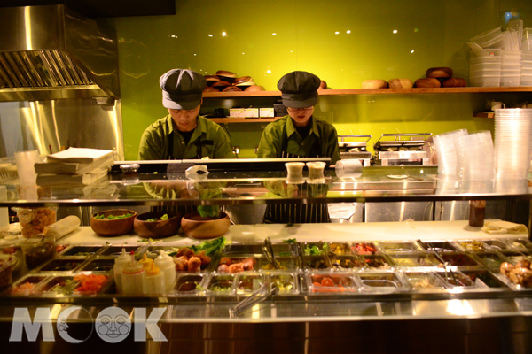 透明化的餐點作業，點餐更放心。(攝影/MOOK景點家廖啟佑）