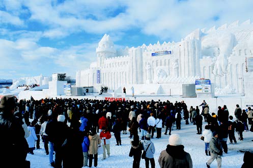 每年二月舉辦的雪祭是全日本最大的慶典之一，最能代表北海道的國際性。（圖片提供／墨刻編輯部）