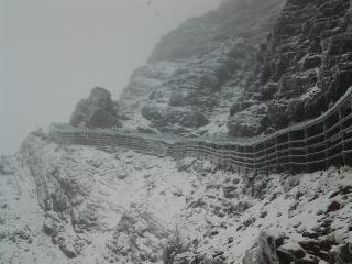 玉山降下了今年第一場雪。(圖片來源／玉山國家公園)