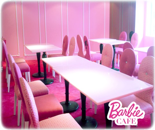 粉紅色的用餐環境，讓女孩們為之瘋狂。(圖片來源／Barbie Cafe)