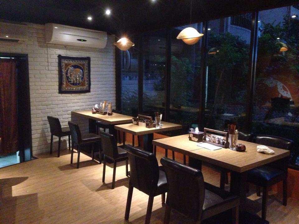 簡單俐落的室內空間，用起餐來相當舒服。(圖片來源／Nooddi Taiwan)