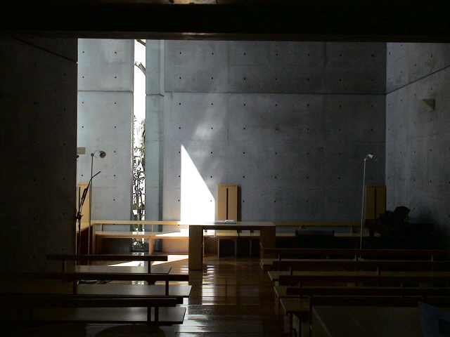 透過光影入射角度的變化，呈現教會不同的樣貌。(圖片來源／livedoor)