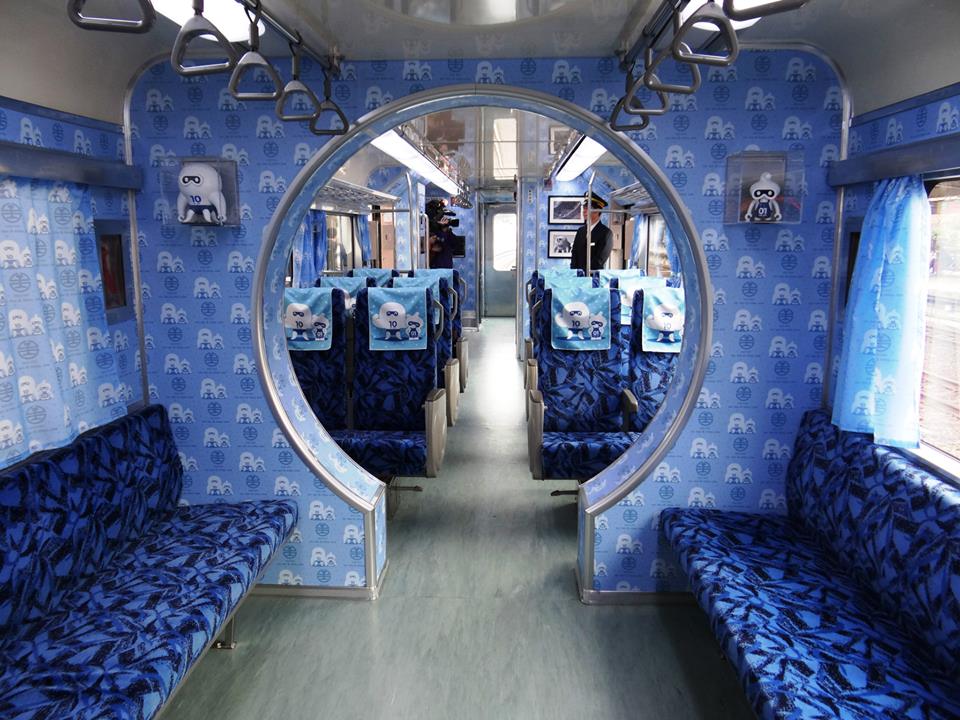 主題列車內部也充滿可愛的外星人。(圖片來源／台鐵路透社)