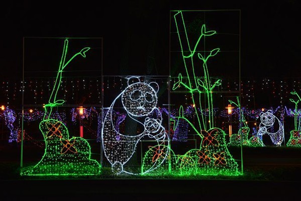 2014台北燈節特別加入了「圓仔」熊貓造型，出現在創意燈飾中。（圖片來源／2014台北燈節）