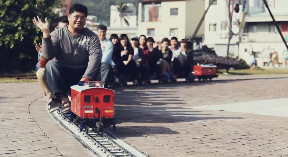 駁二新玩法，搭乘蒸汽小火車開心遊園。(圖片來源／駁二藝術特區)