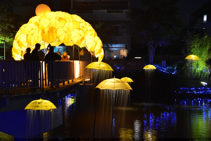 「曲橋－霧中尋月」場景﹝2013月津港燈節﹞。(圖片來源／台南市文化局)