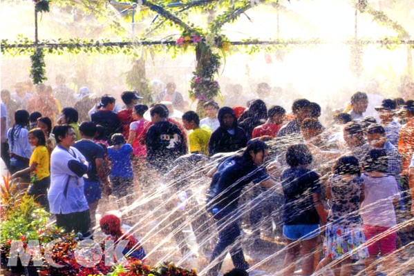潑水節舉辦時彷彿整個泰國都成為水世界，沒有一個人不玩到濕透身體。(圖片提供／泰國觀光局)