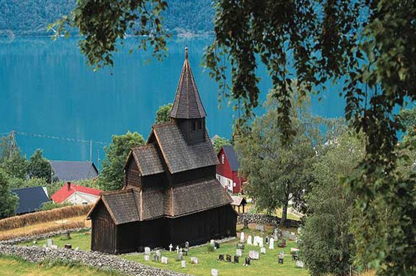 木造教堂是北歐特色建築，也是世界遺產。(圖片提供／傳影互動)