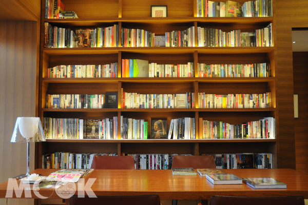 最大的套房「光譜‧生活」房內擁有1,072本書。(攝影／MOOK景點家廖啟佑)