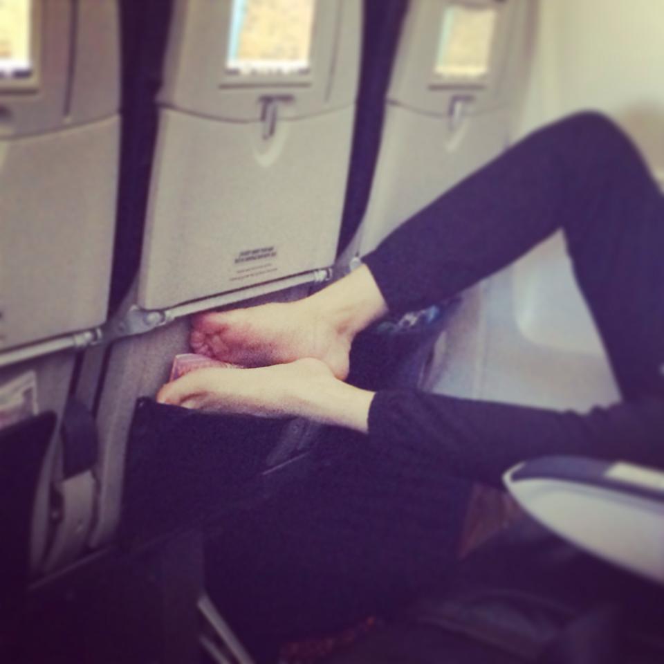 打赤腳是最常見的討厭行為。(圖片來源／Passenger Shaming)