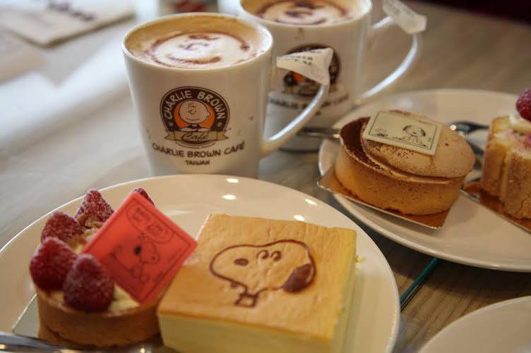 在查理布朗咖啡可以嘗到許多特色造型餐點。(圖片來源／Charlie Brown Café Taiwan)