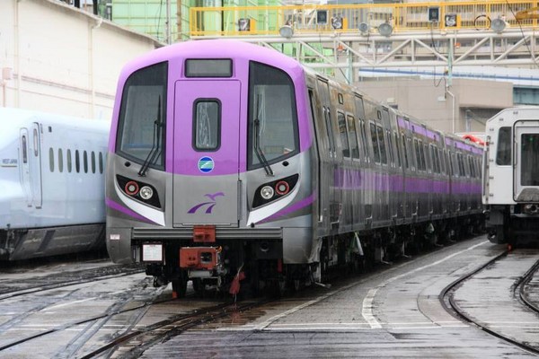 桃園捷運將以藍色與紫色車身，分為直達車與普通車車型。(圖片來源／我的新北市)