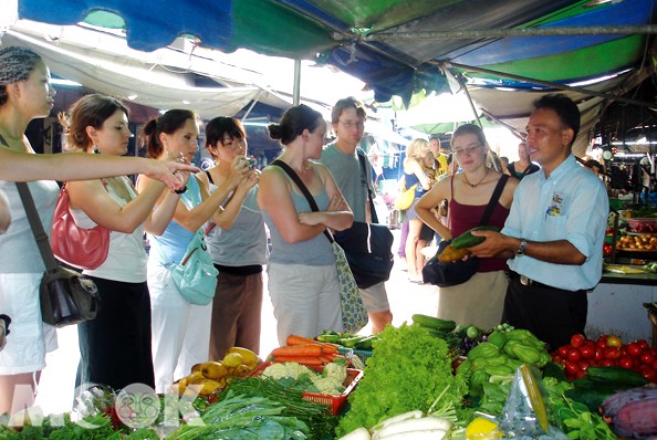 到傳統泰國菜市場認識食材，也是學員相當喜歡的課程安排之一。(圖片提供／泰國觀光局)