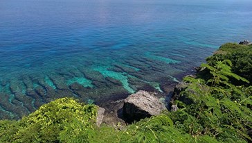 到輪廓莊園享受小琉球的蔚藍海水。（圖片來源／輪廓莊園）