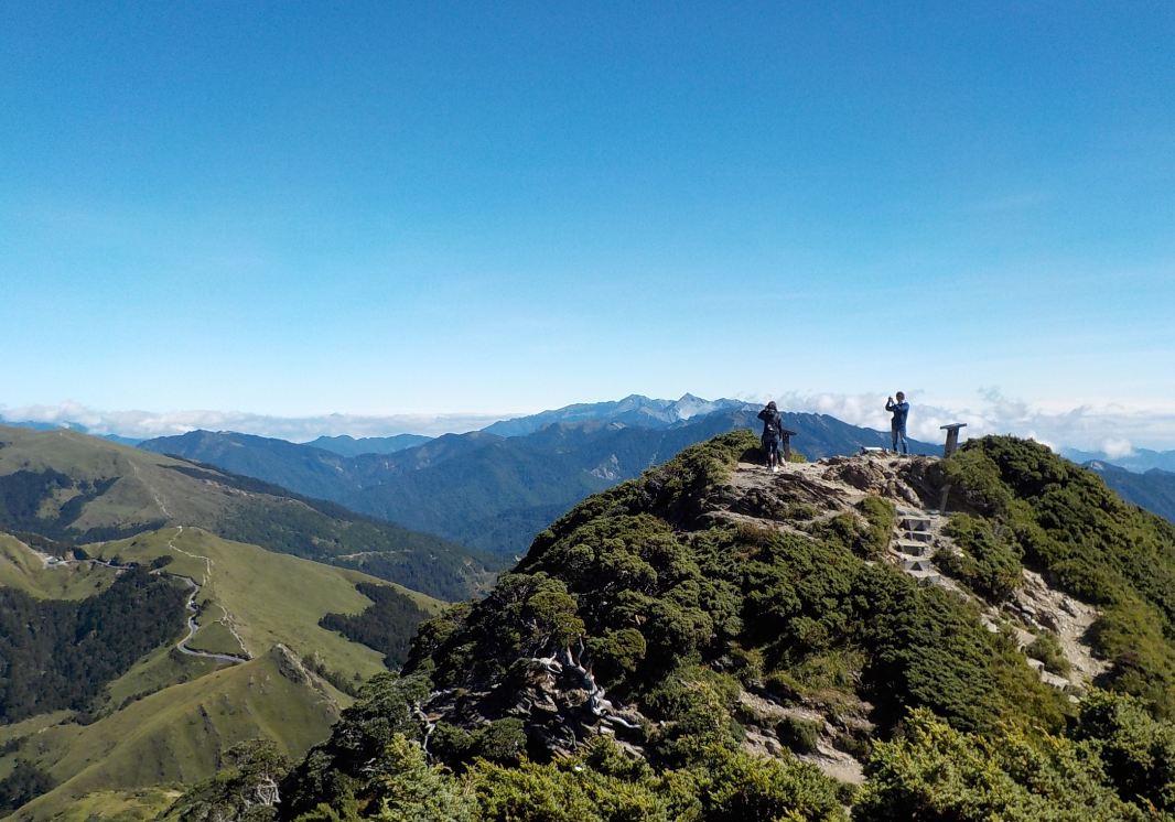 合歡山層巒疊翠，邂逅高山上美麗風光。（圖片來源／林務局）