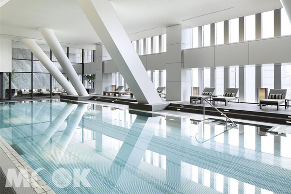國會東急飯店 (The Capitol Hotel Tokyu)室內游泳池。（圖片提供／Hotels.com）