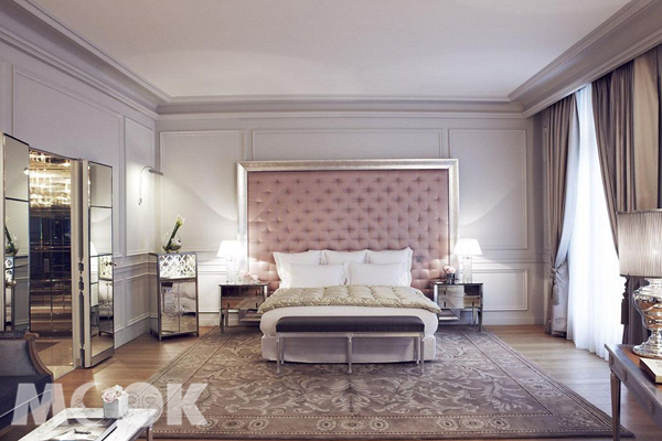 萊佛士皇家巴黎夢索飯店 (Le Royal Monceau Raffles Paris) 飯店客房住宿三晚可享7.5折優惠，每晚僅需NT$26,756起*。（圖片提供／Hotels.com）