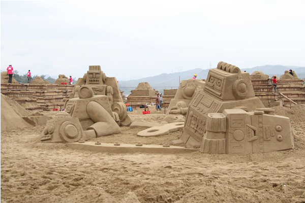福隆沙灘有黃金沙灘之美稱，柔軟細緻的沙質非常適合打造沙雕作品。（圖片來源／東北角暨宜蘭海岸國家風景區管理處）