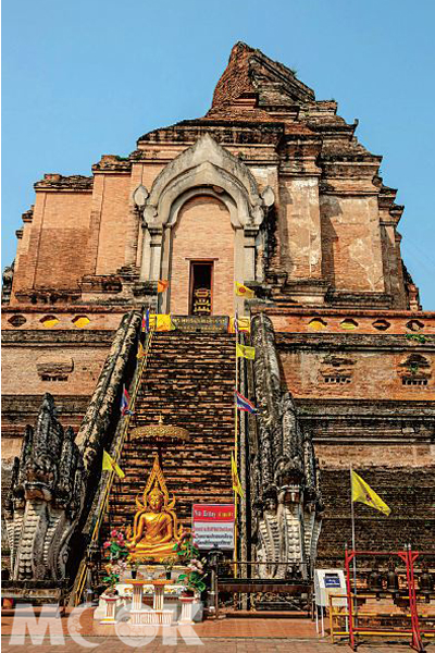 有著宏偉佛塔的柴迪隆寺位於古城區中心。(圖片提供／TRAVELER Luxe旅人誌)