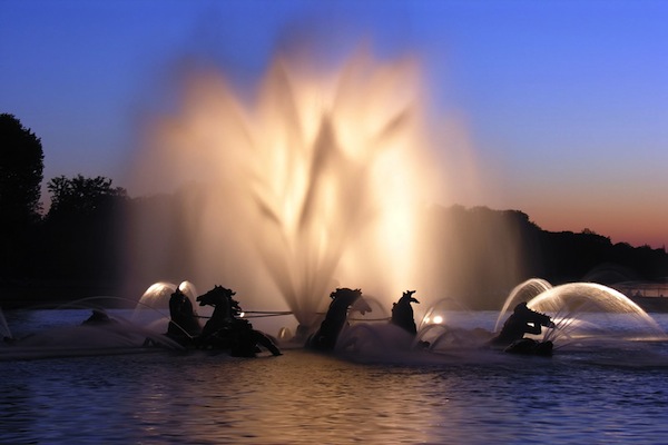 凡爾賽宮花園中美麗的噴泉表演 。（圖片來源／Photographic walks）