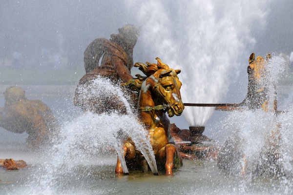 噴泉表演似乎呈現海神 。（圖片來源／wikimedia ）