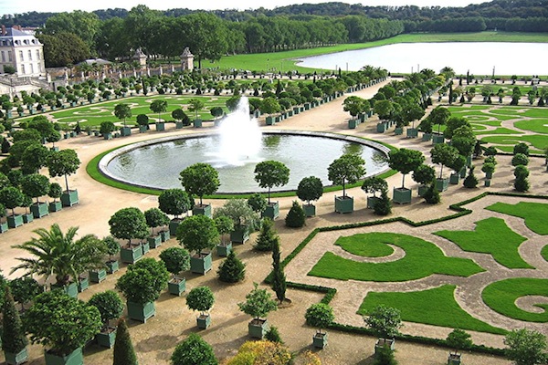法式花園的典型對稱格局。（圖片來源／wikipedia）