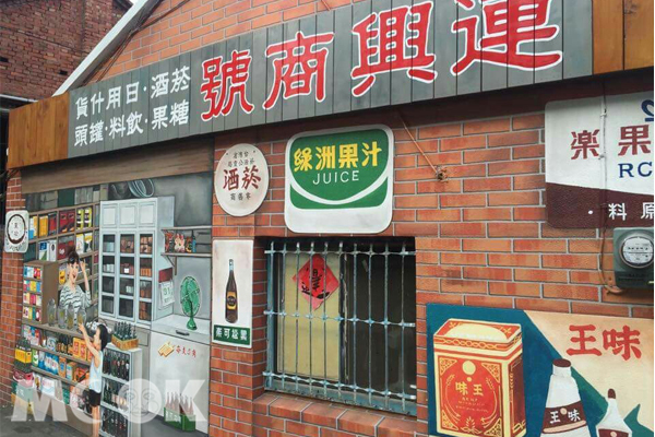 早已被便利商店取代的柑仔店重現在美仁里彩繪中。（圖片提供／ANNICK）