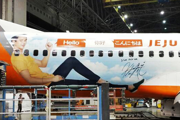 濟州航空推出都教授彩繪機以三種語言說你好。（圖片來源／濟州航空-韓國旅遊）