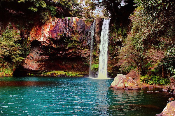 濟州島中可造訪的浪漫瀑布。（圖片來源／wikipedia ）