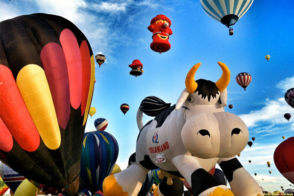 千奇百怪的熱氣球是阿布奎基最大的特色。(圖片來源／visitalbuquerque）