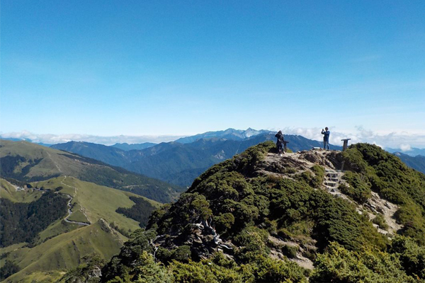 合歡山層巒疊翠，邂逅高山上美麗風光。（圖片來源／林務局）