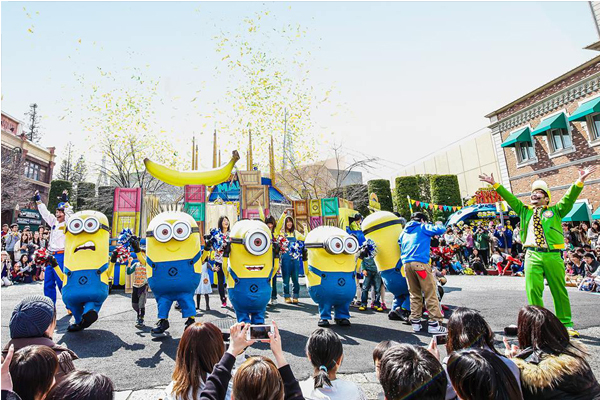 小小兵表演香蕉之歌表演秀。(圖片來源／Universal Studios Japan (USJ))