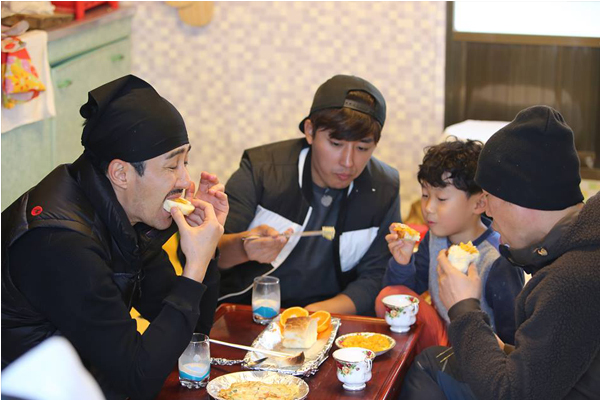 車勝元在韓國綜藝節目《一日三餐》展現廚藝，煮夫形象大受歡迎。（圖片來源／차승원）